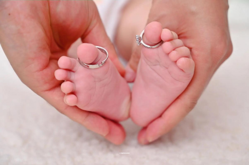 广州供卵代怀包生男孩孕妇侧躺正确姿势